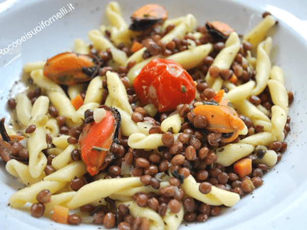 Pasta with Mussels and Lentils