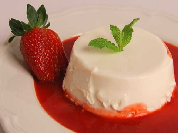 Vanilla Panna Cotta with Red Berry Sauce